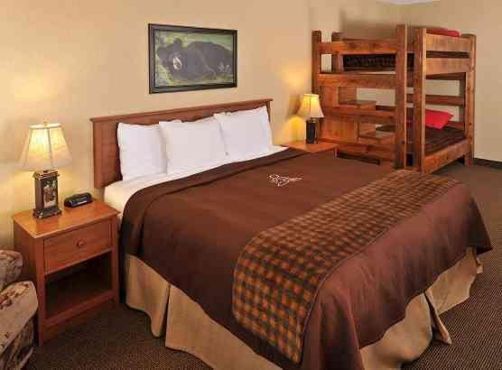 Boarders Inn & Suites By Cobblestone Hotels In Waukon Exterior photo