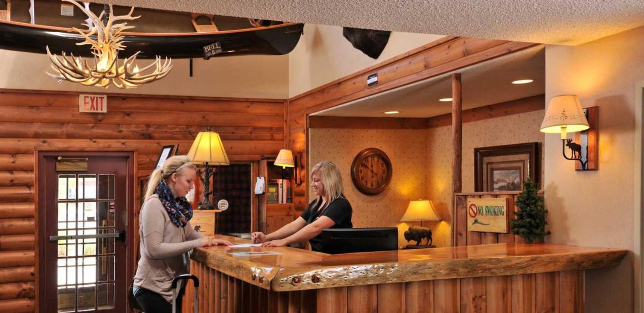 Boarders Inn & Suites By Cobblestone Hotels In Waukon Exterior photo